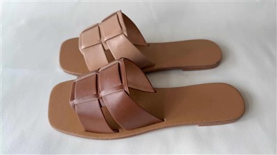 Pantuflas anchas de cuero PU con punta cuadrada